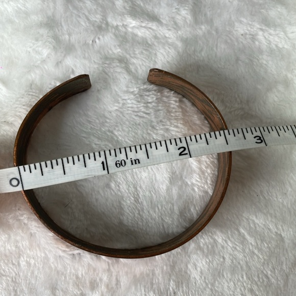 Copper cuff bracelet with black design. - Picture 4 of 6